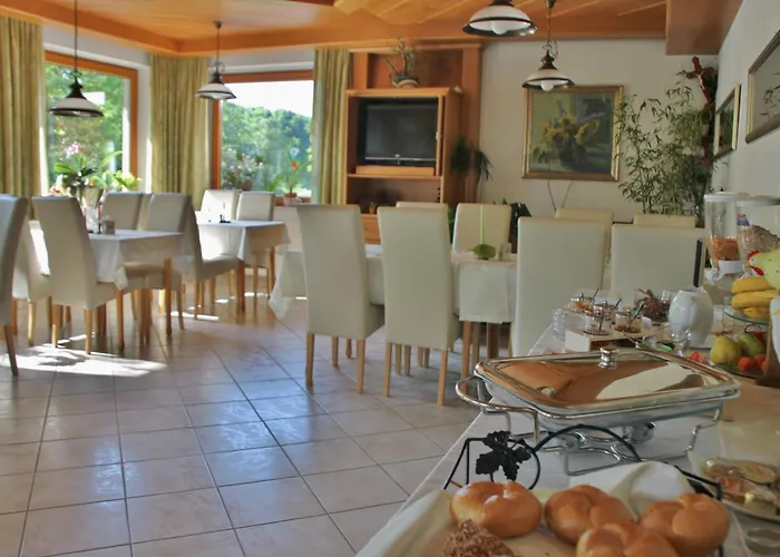 Gasthof-pension Zum Haugstein - Familie Eder بيت ضيافة